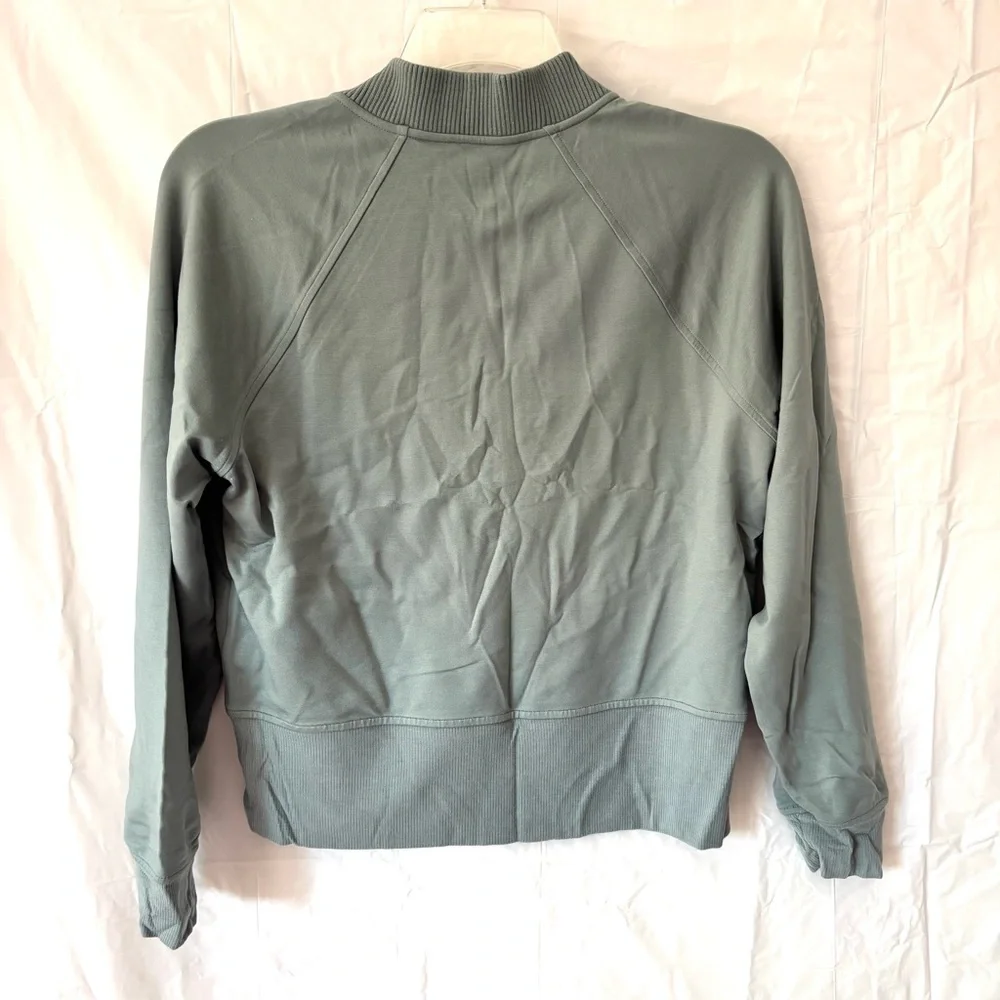 Athleta Eastbound V neck Pullover sweatshirt Sage Green SZ L Worn - Picture 2 of 8